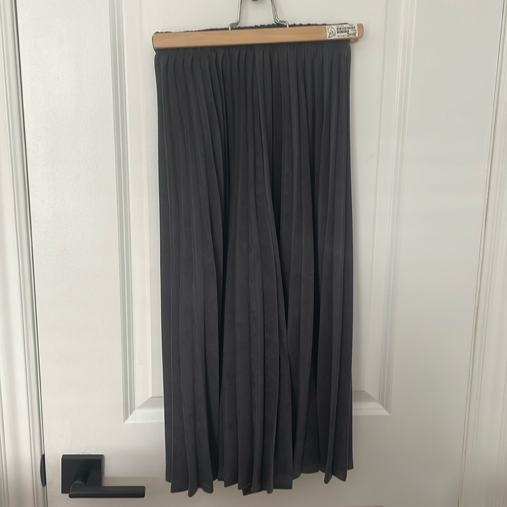 🩶OAK + FORT Grey Pleated Mid Skirt